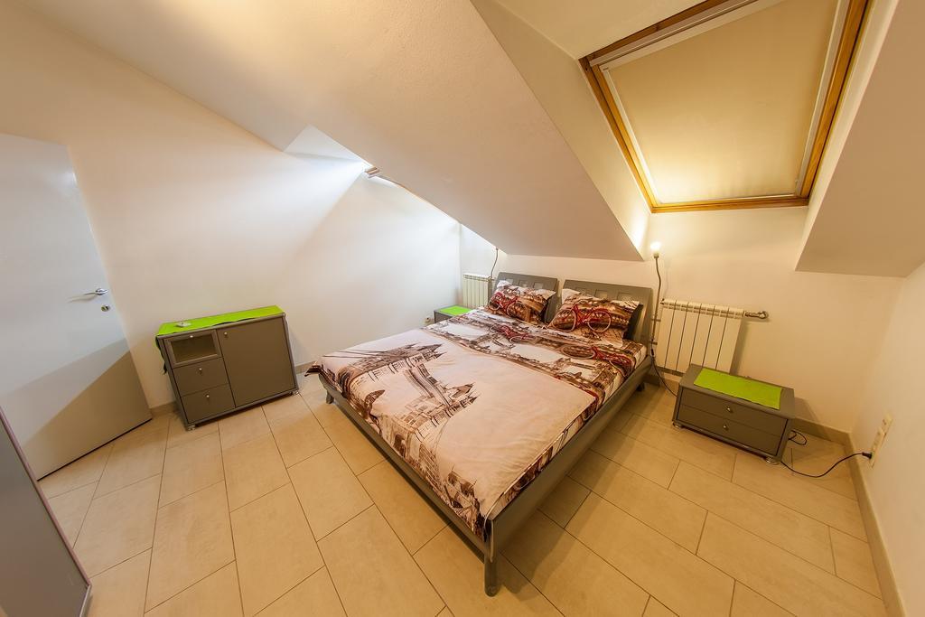 Mansard Apartment Antonovicha 4 Kiev Exteriör bild