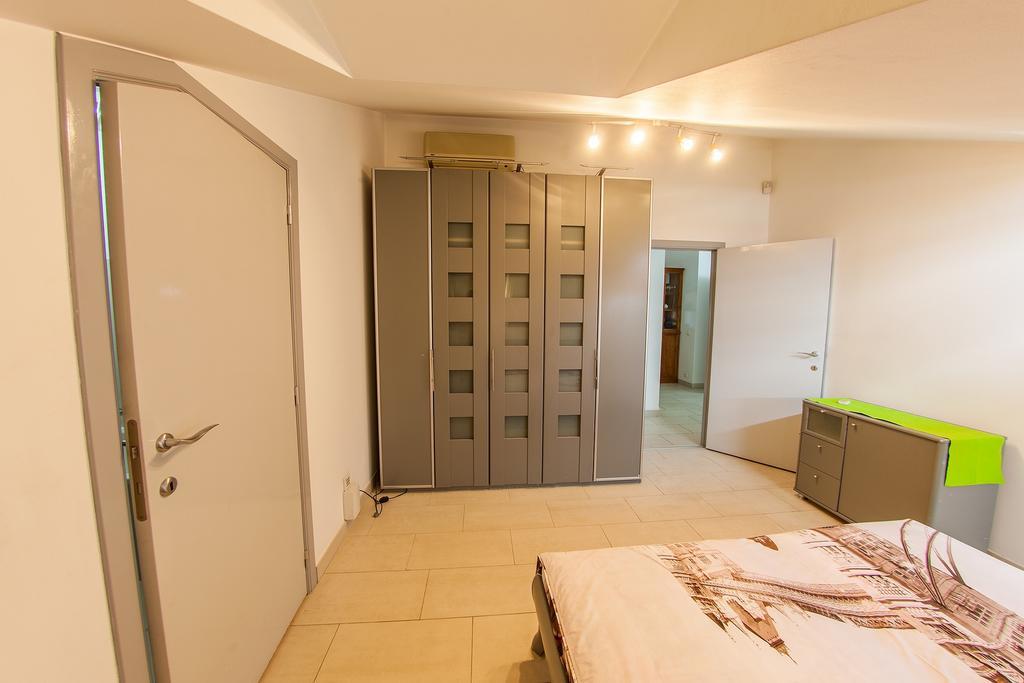 Mansard Apartment Antonovicha 4 Kiev Exteriör bild